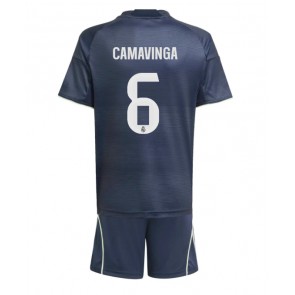 Lacne Dětský Futbalové dres Real Madrid Eduardo Camavinga #6 2025-26 Krátky Rukáv - Preč (+ trenírky)